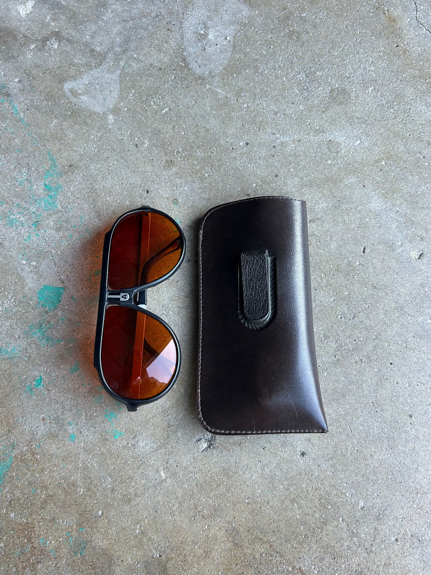 Funky Aviator Sunglasses & Sleeve
